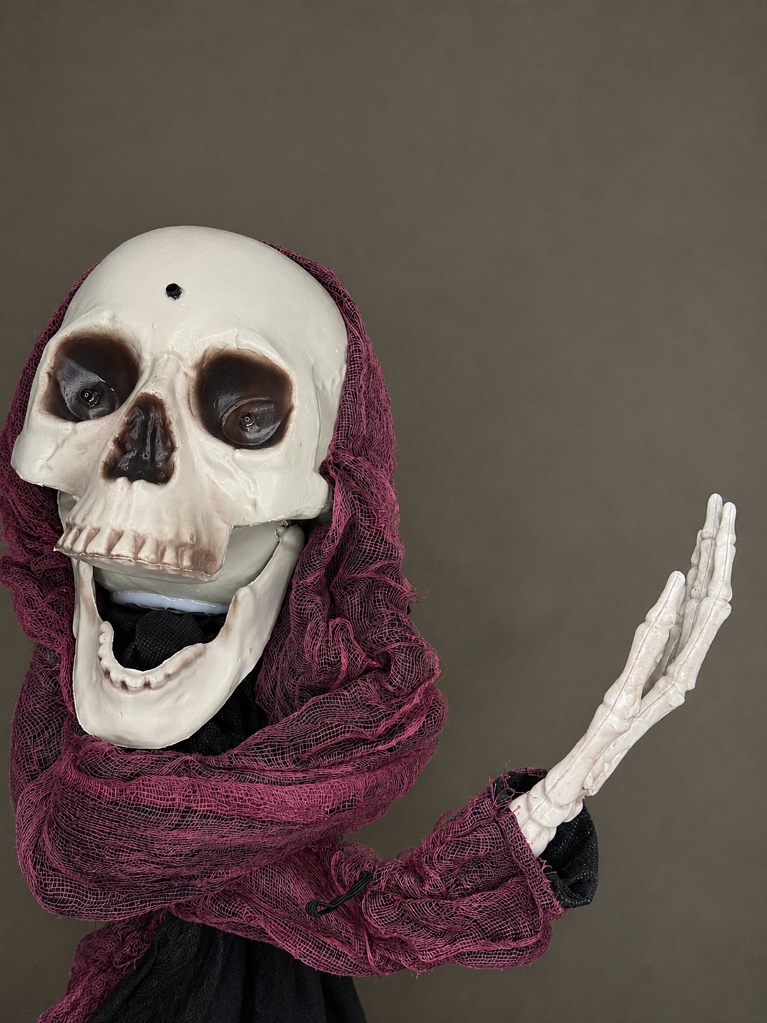 Halloween light up skeleton skull groundbreaker