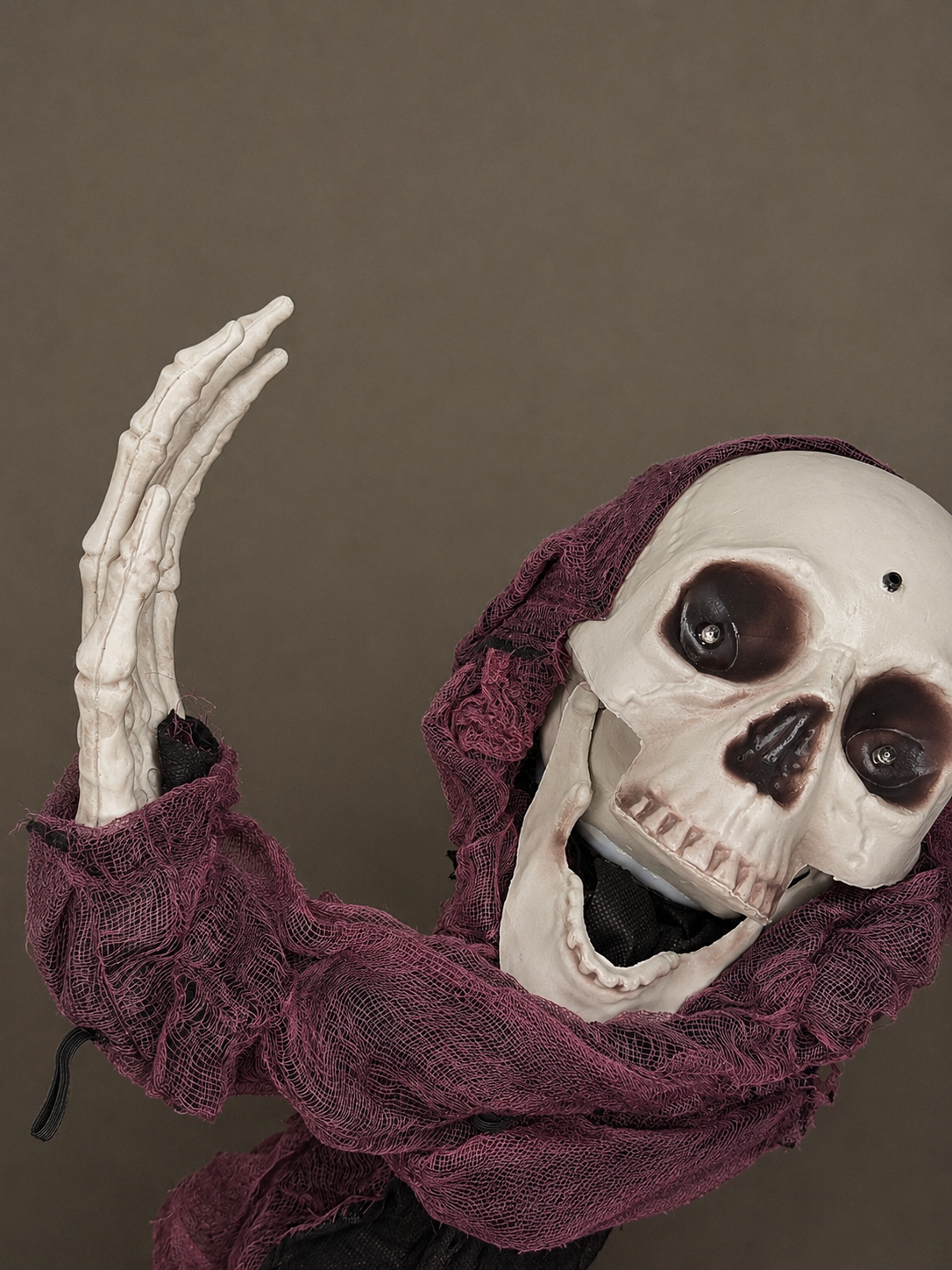 Halloween light up skeleton skull groundbreaker